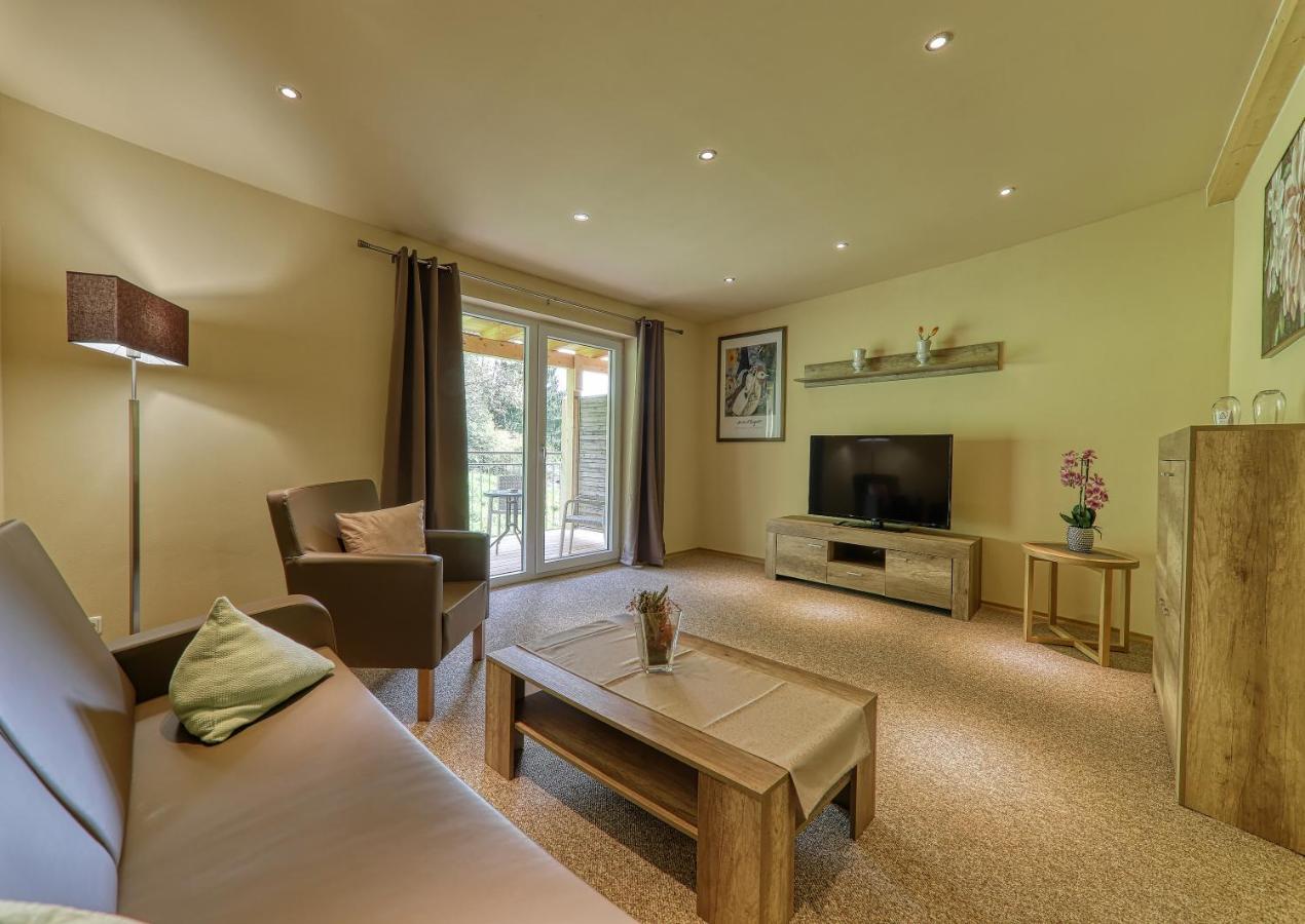Wellnesshotel Deine Auszeit, Adults Only Achslach Екстериор снимка