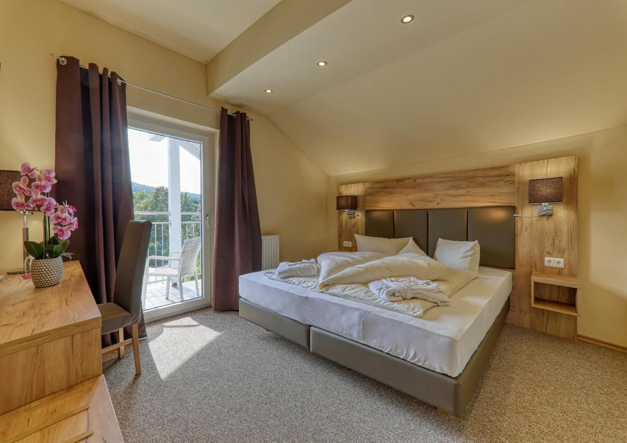 Wellnesshotel Deine Auszeit, Adults Only Achslach Екстериор снимка