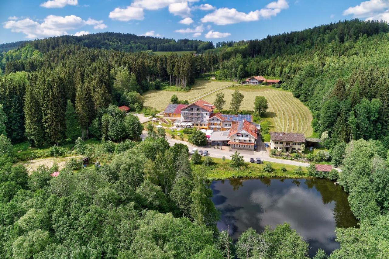 Wellnesshotel Deine Auszeit, Adults Only Achslach Екстериор снимка