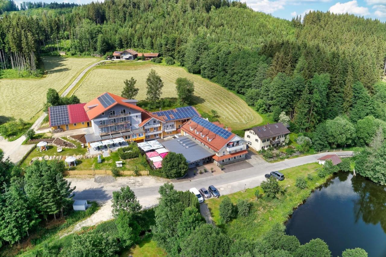 Wellnesshotel Deine Auszeit, Adults Only Achslach Екстериор снимка
