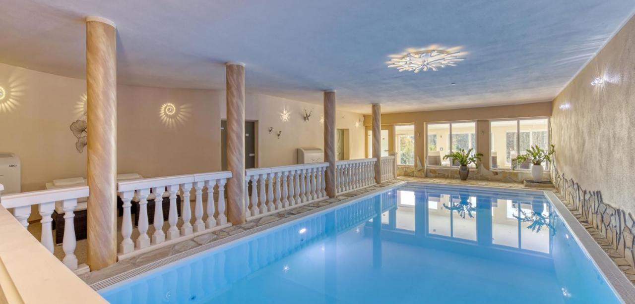 Wellnesshotel Deine Auszeit, Adults Only Achslach Екстериор снимка