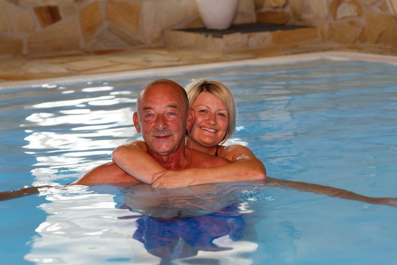 Wellnesshotel Deine Auszeit, Adults Only Achslach Екстериор снимка