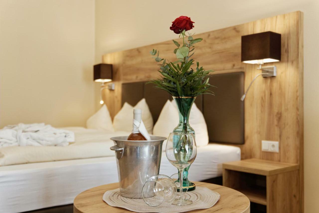 Wellnesshotel Deine Auszeit, Adults Only Achslach Екстериор снимка