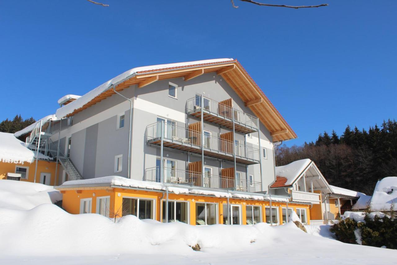 Wellnesshotel Deine Auszeit, Adults Only Achslach Екстериор снимка
